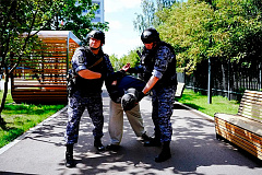 Столичные росгвардейцы задержали гражданина, объявленного в федеральный розыск за кражу