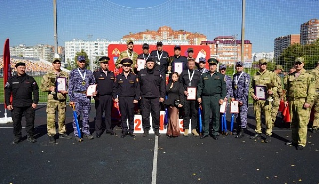 Столичные росгвардейцы стали победителями чемпионата Центрального округа по военно-спортивному многоборью