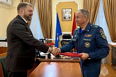 Начальник Главного управления МЧС России по г. Москве Вадим Уваркин и Уполномоченный по правам человека в городе Москве Андрей Мецлер подписали обновлённое соглашение