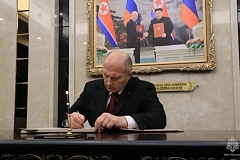Делегация МЧС России во главе с Министром РФ Александром Куренковым посетила в Пхеньяне музей боевых подвигов героев зарубежной военной операции. 