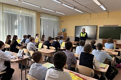 Госавтоинспекторы ЮВАО провели профилактическую беседу по правилам дорожного движения в одной из школ района Марьино
